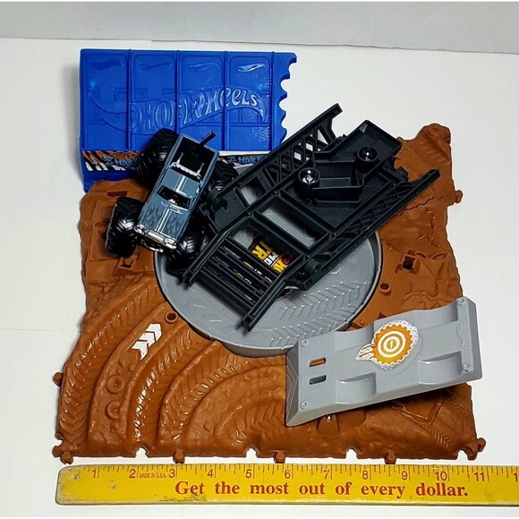 Hot Wheels Tiger Shark Arena Smashers + '68 Chevy Monster Truck Bundle Lot - Picture 4 of 13